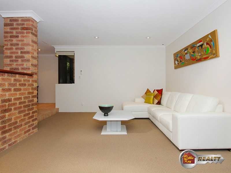 4 Gipsy Court, Beldon WA 6027