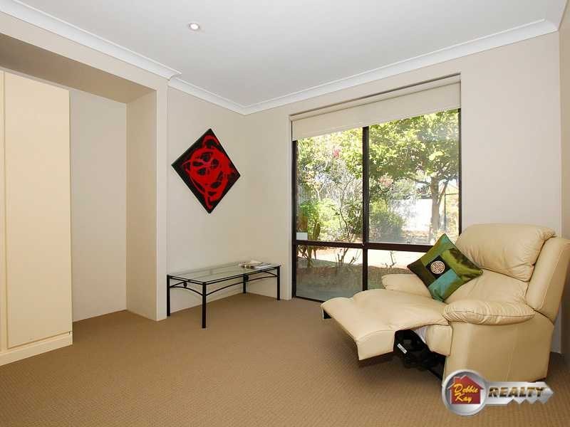 4 Gipsy Court, Beldon WA 6027