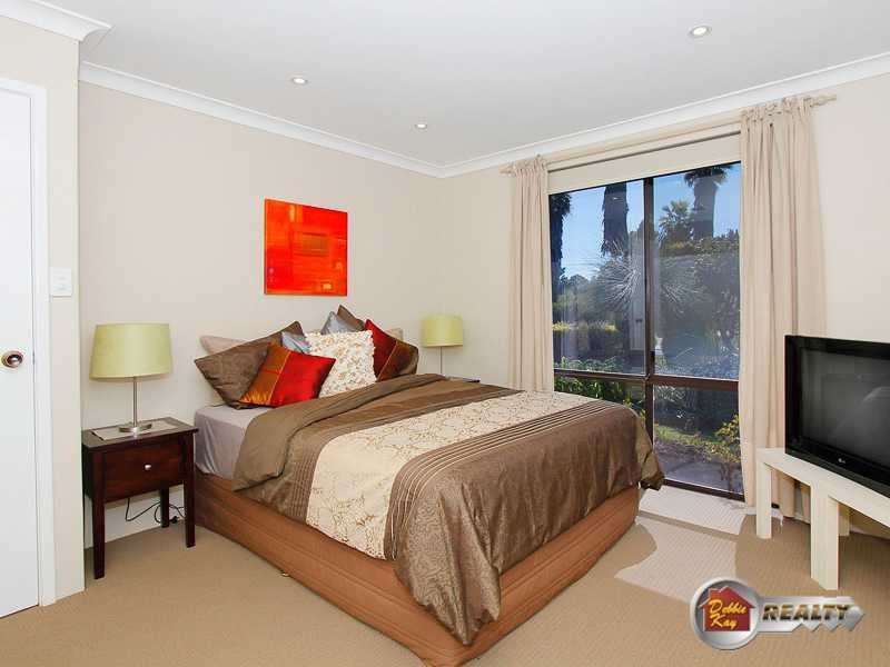 4 Gipsy Court, Beldon WA 6027