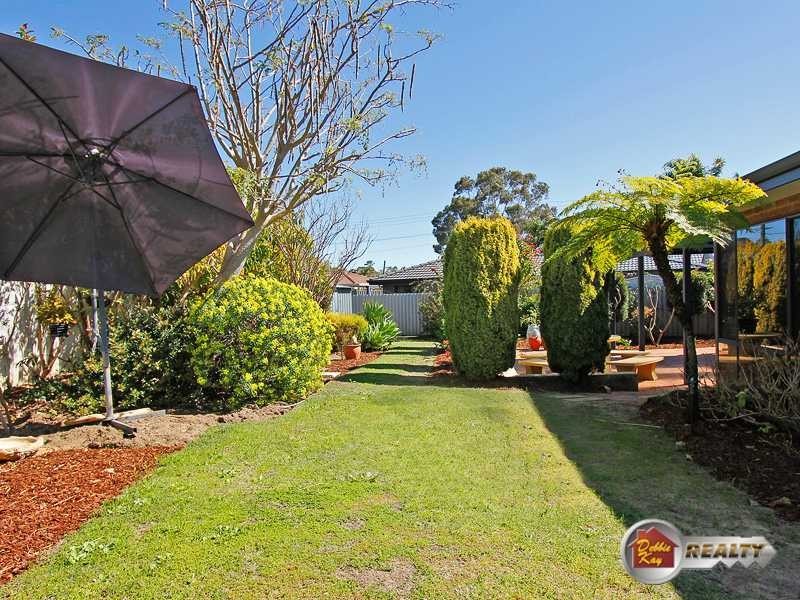 4 Gipsy Court, Beldon WA 6027