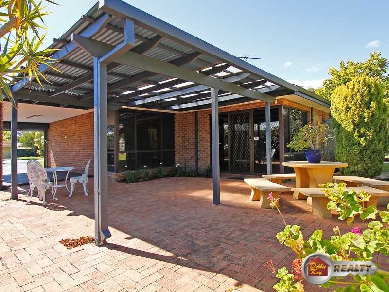 4 Gipsy Court, Beldon WA 6027