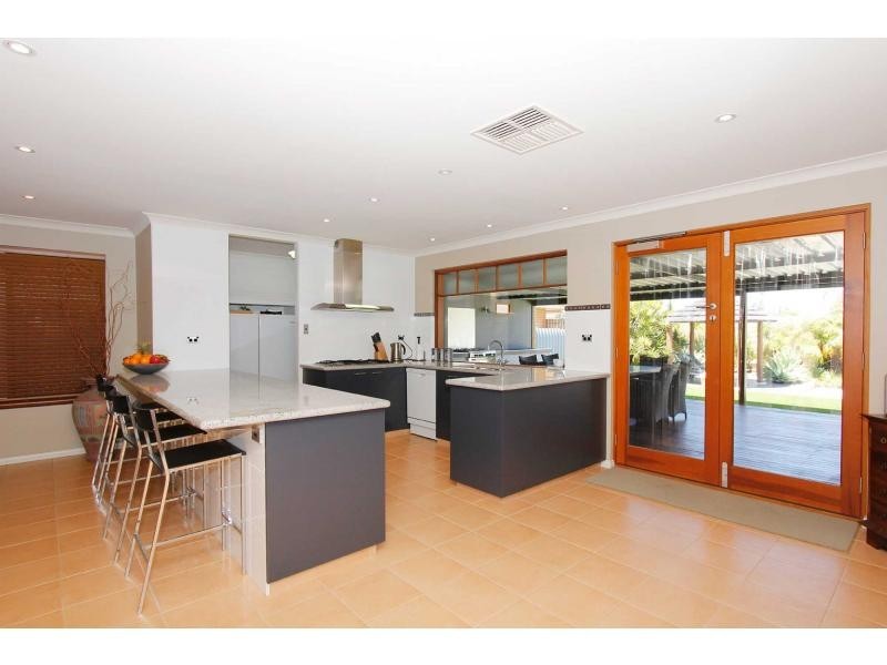 14 Sylvia Way, Eden Hill WA 6054