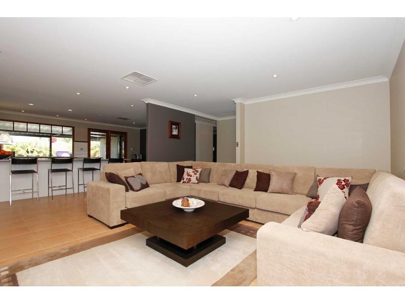 14 Sylvia Way, Eden Hill WA 6054