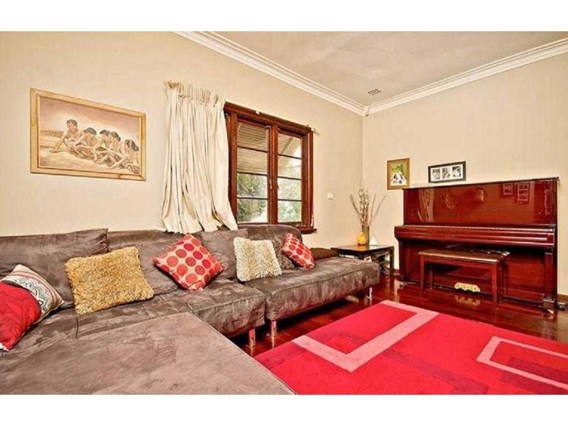 2 Balfour Road, Swan View WA 6056