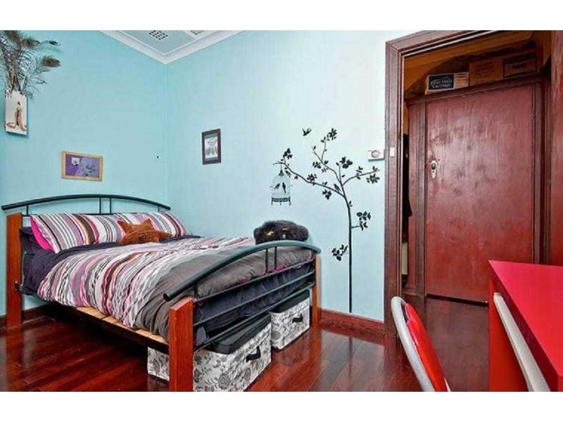 2 Balfour Road, Swan View WA 6056