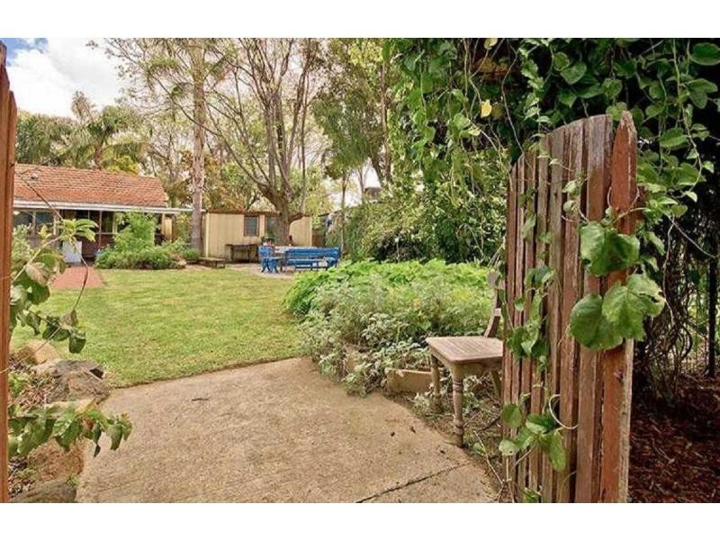 2 Balfour Road, Swan View WA 6056