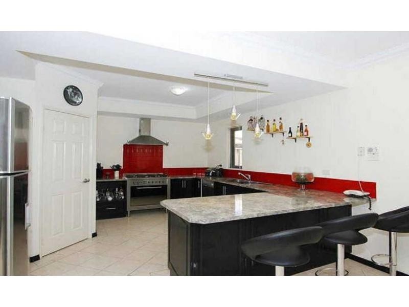 8 Carlo Pass, Ellenbrook WA 6069