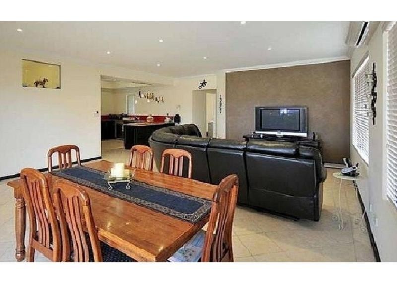 8 Carlo Pass, Ellenbrook WA 6069