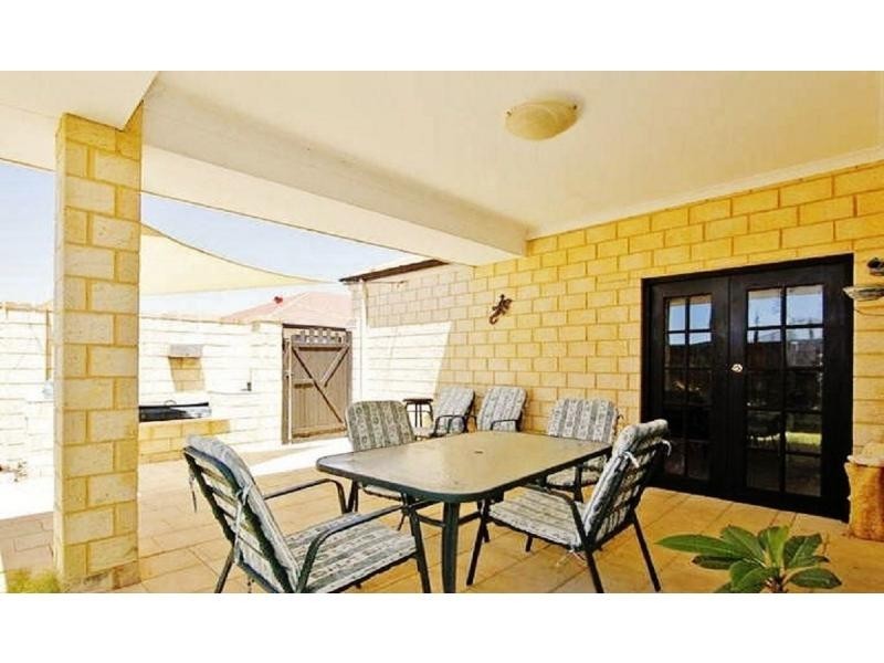 8 Carlo Pass, Ellenbrook WA 6069