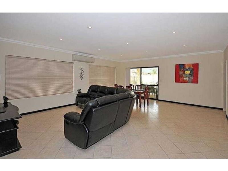 8 Carlo Pass, Ellenbrook WA 6069