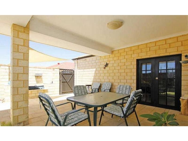 8 Carlo Pass, Ellenbrook WA 6069