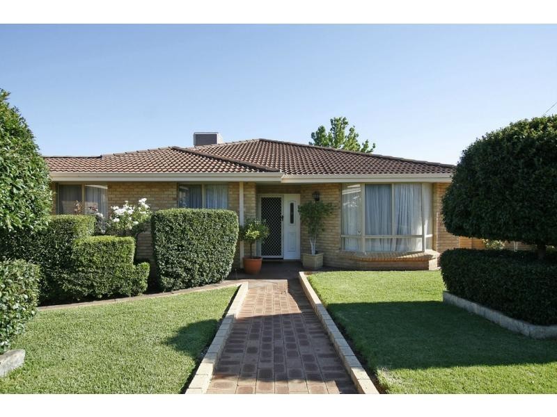 8 Ackmar Way, Swan View WA 6056