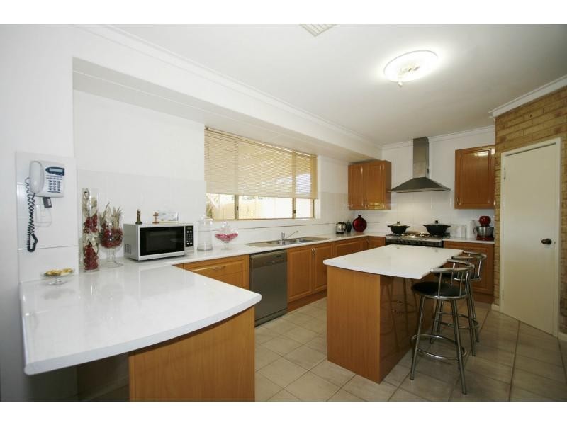 8 Ackmar Way, Swan View WA 6056