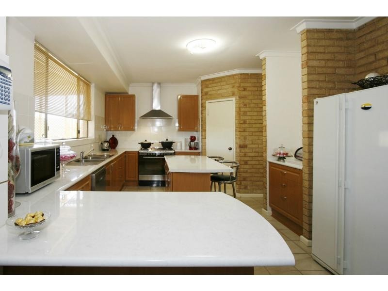 8 Ackmar Way, Swan View WA 6056