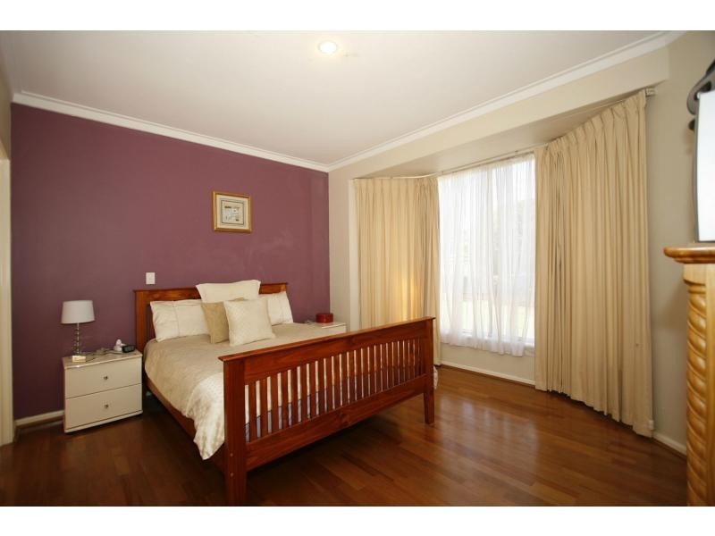 8 Ackmar Way, Swan View WA 6056