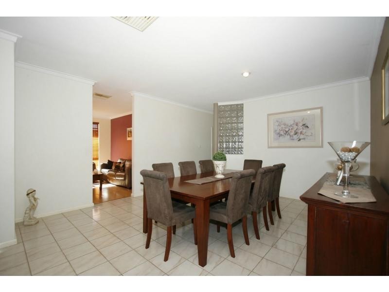 8 Ackmar Way, Swan View WA 6056