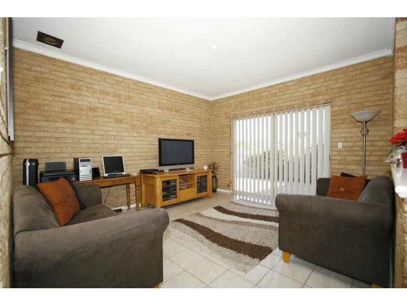 8 Ackmar Way, Swan View WA 6056