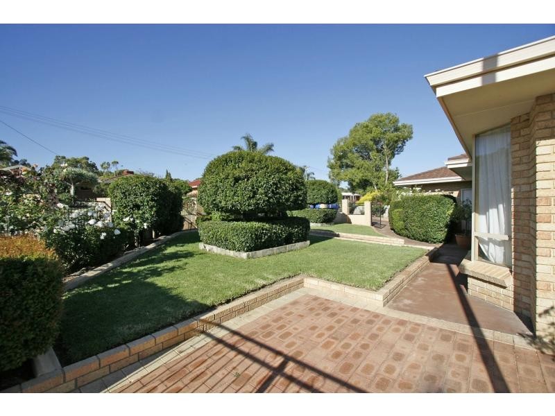 8 Ackmar Way, Swan View WA 6056