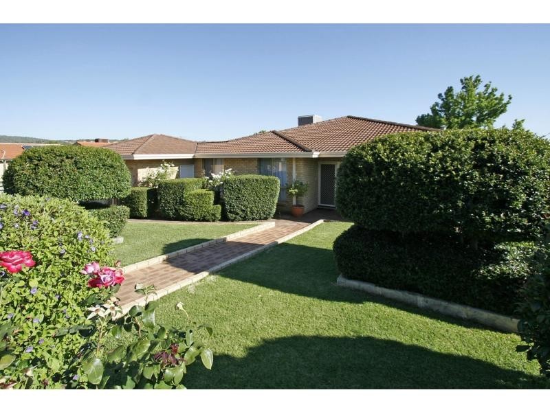 8 Ackmar Way, Swan View WA 6056