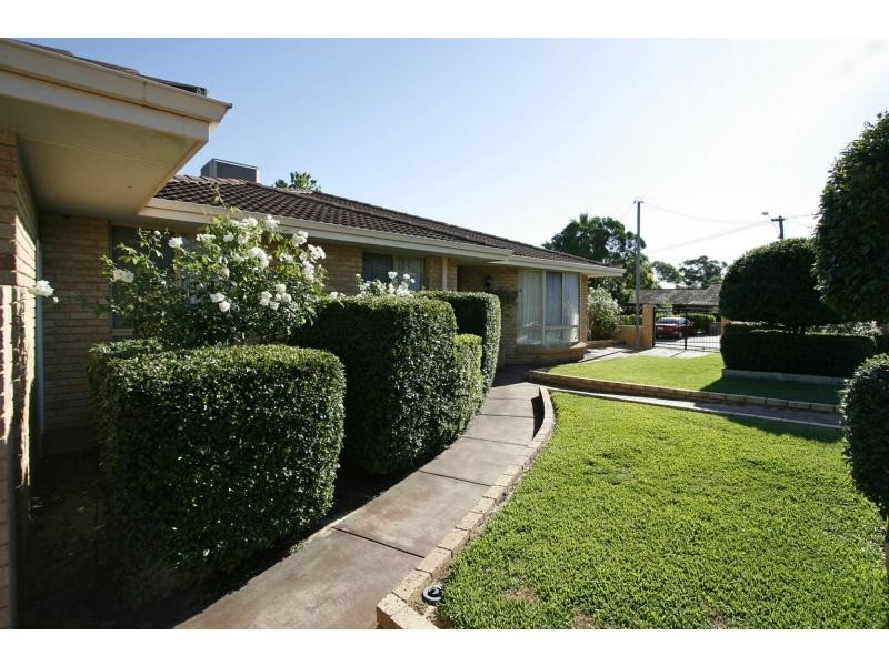 8 Ackmar Way, Swan View WA 6056