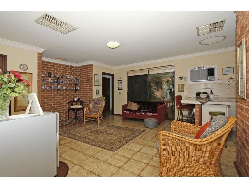 27 Wendlebury Way, Eden Hill WA 6054