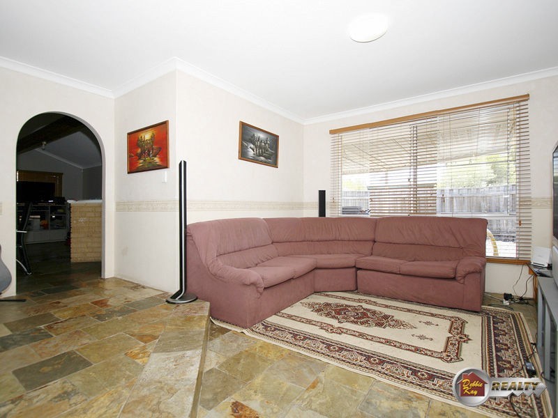 16 Burton Retreat, Stratton WA 6056