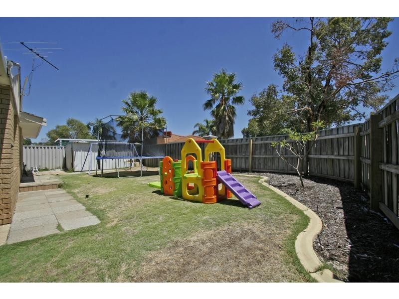 16 Burton Retreat, Stratton WA 6056