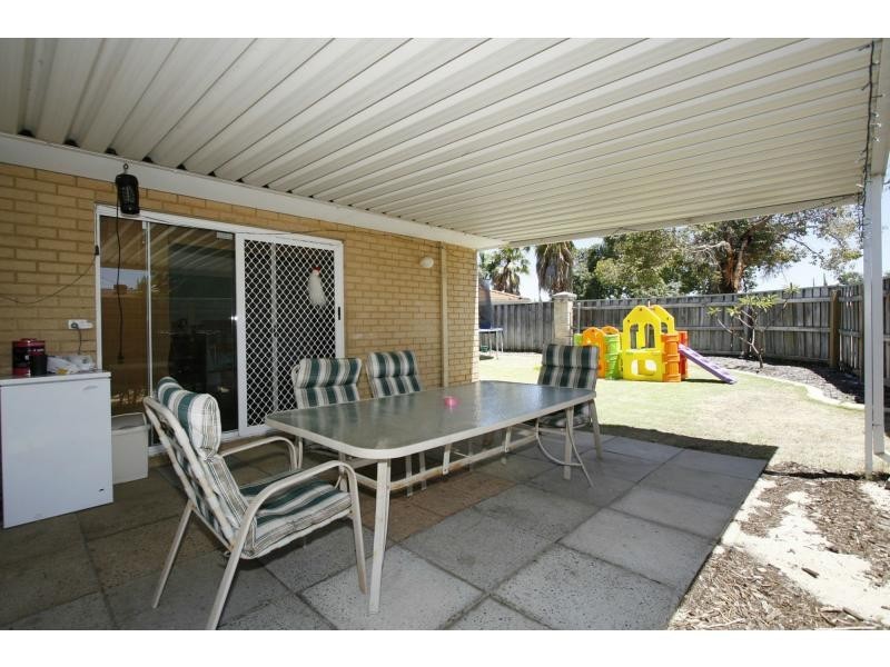 16 Burton Retreat, Stratton WA 6056