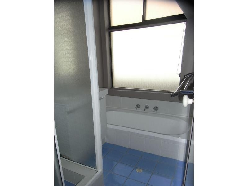 60 Coonawarra Drive, Caversham WA 6055