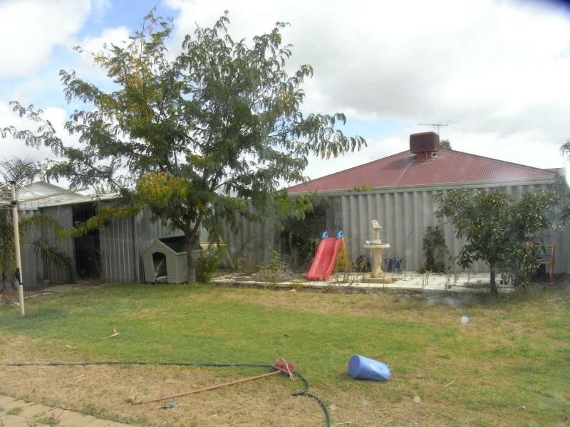 60 Coonawarra Drive, Caversham WA 6055