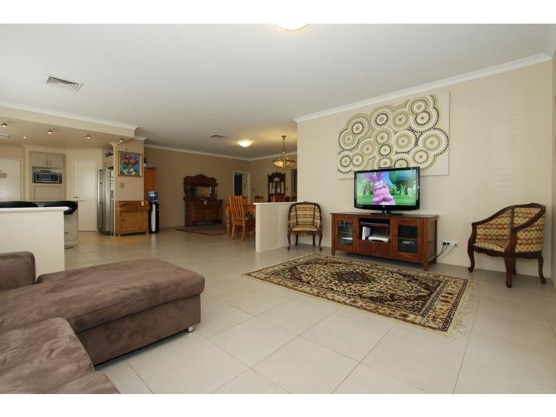 9 Coolidge Gardens, Tapping WA 6065