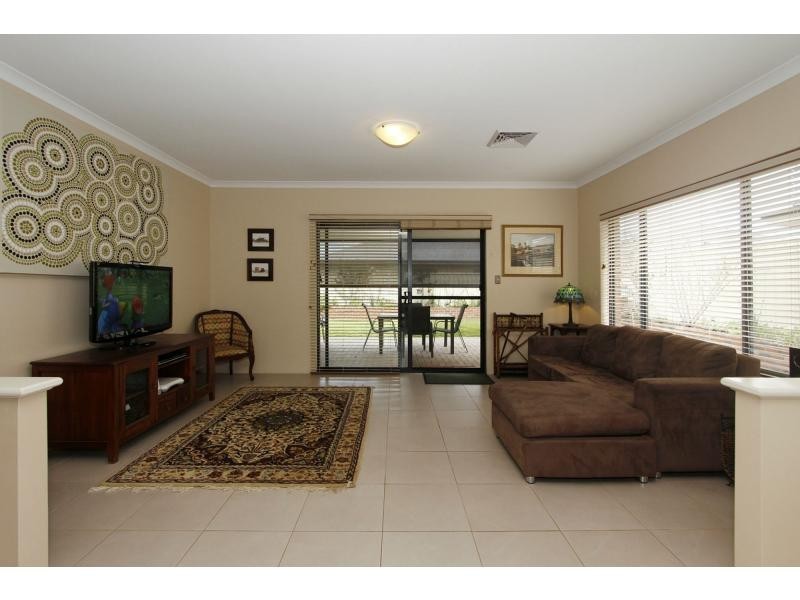 9 Coolidge Gardens, Tapping WA 6065