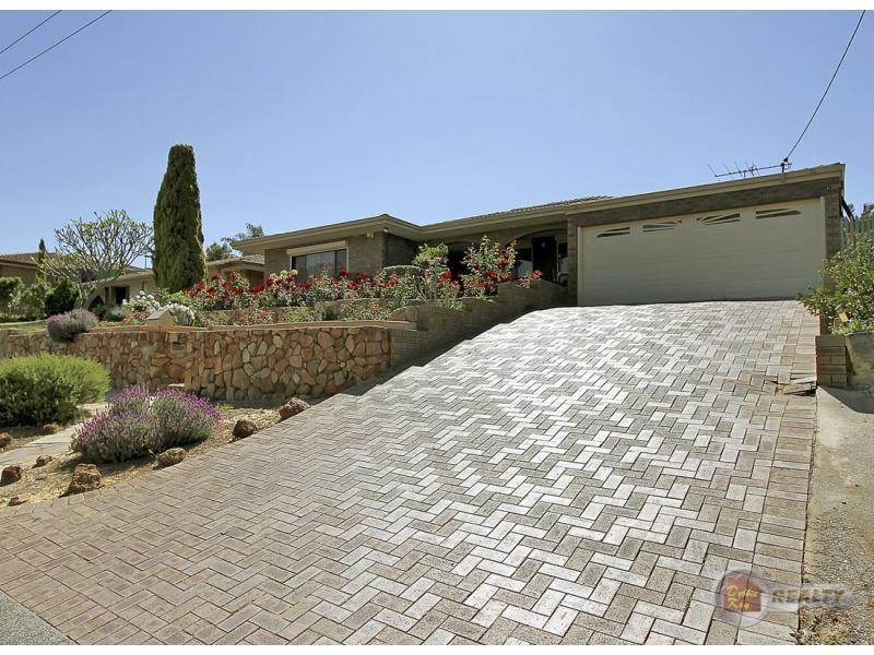 14 Brownfield Drive, Swan View WA 6056