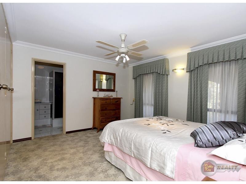 14 Brownfield Drive, Swan View WA 6056