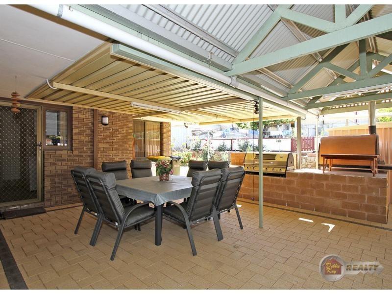 14 Brownfield Drive, Swan View WA 6056