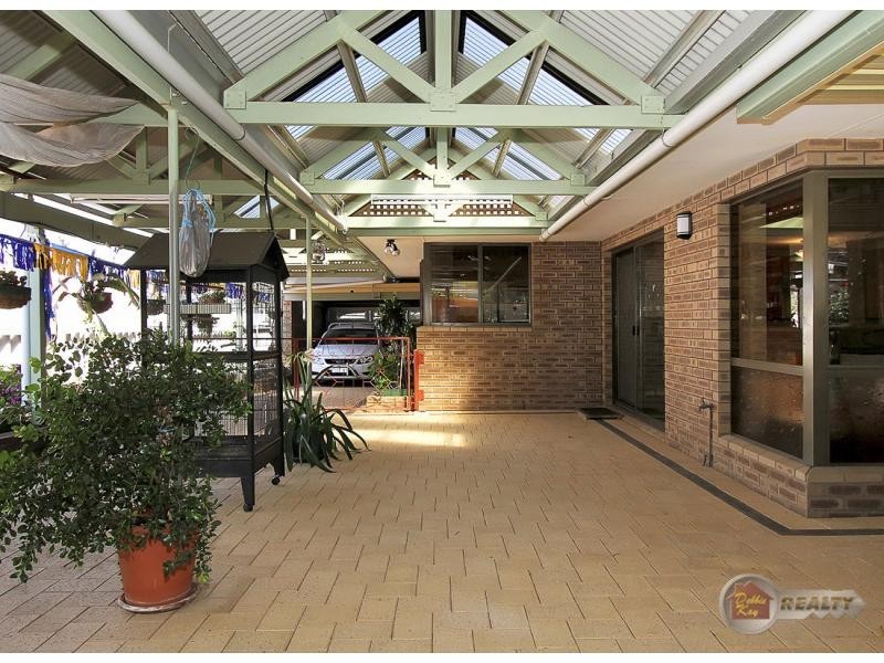 14 Brownfield Drive, Swan View WA 6056