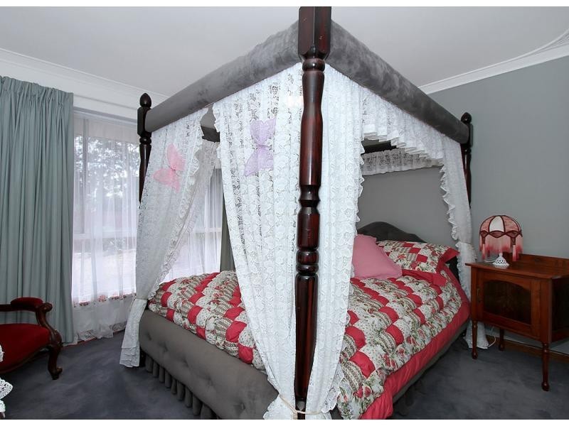 201 Gooseberry Hill Rd, Maida Vale WA 6057