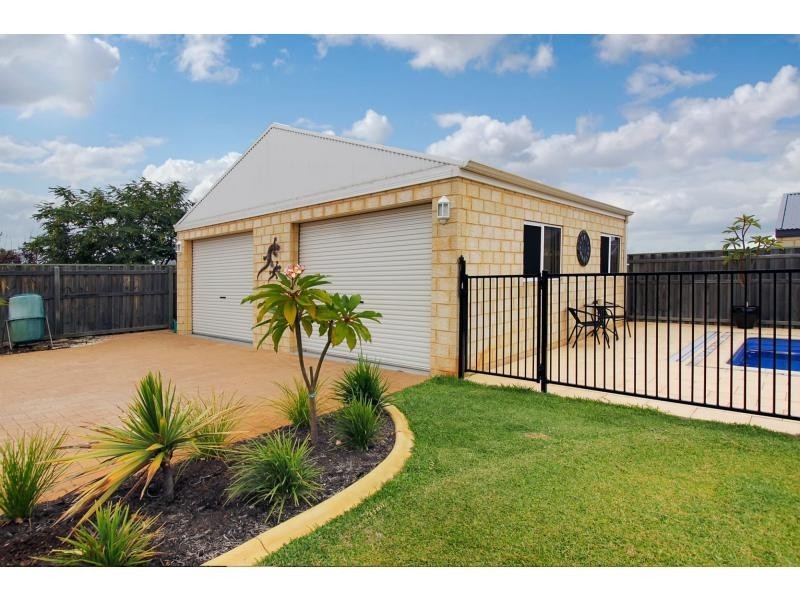 5 Erickson Pass, Ellenbrook WA 6069