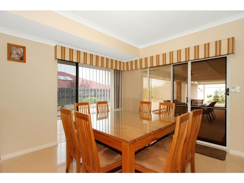 5 Erickson Pass, Ellenbrook WA 6069