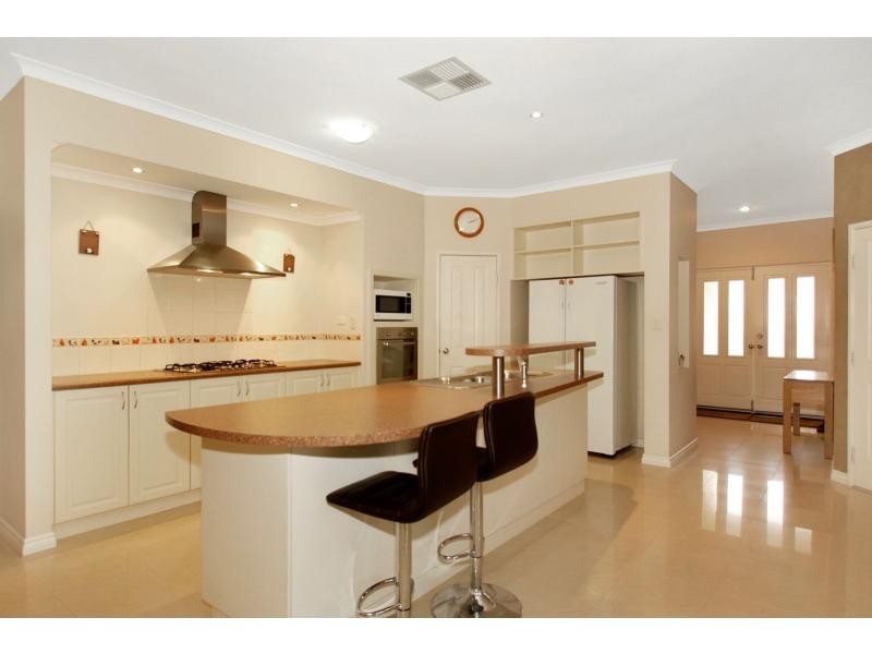 5 Erickson Pass, Ellenbrook WA 6069