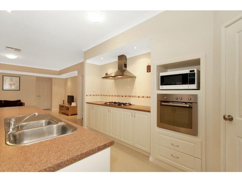 5 Erickson Pass, Ellenbrook WA 6069