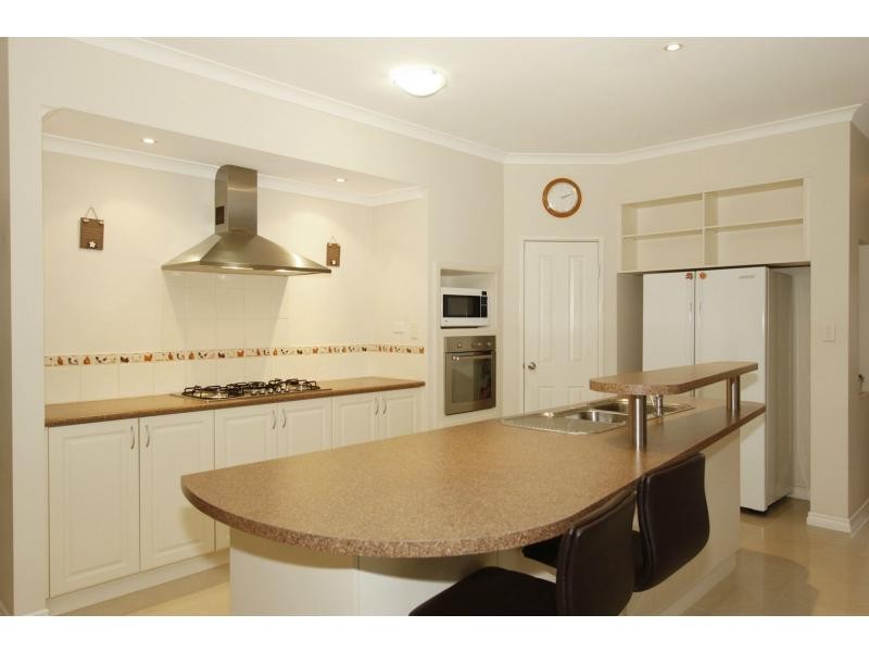 5 Erickson Pass, Ellenbrook WA 6069