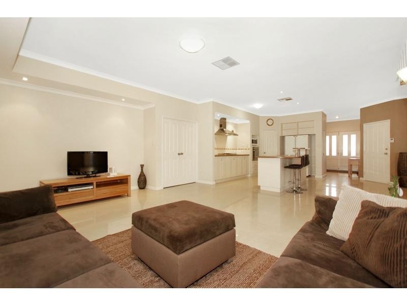 5 Erickson Pass, Ellenbrook WA 6069