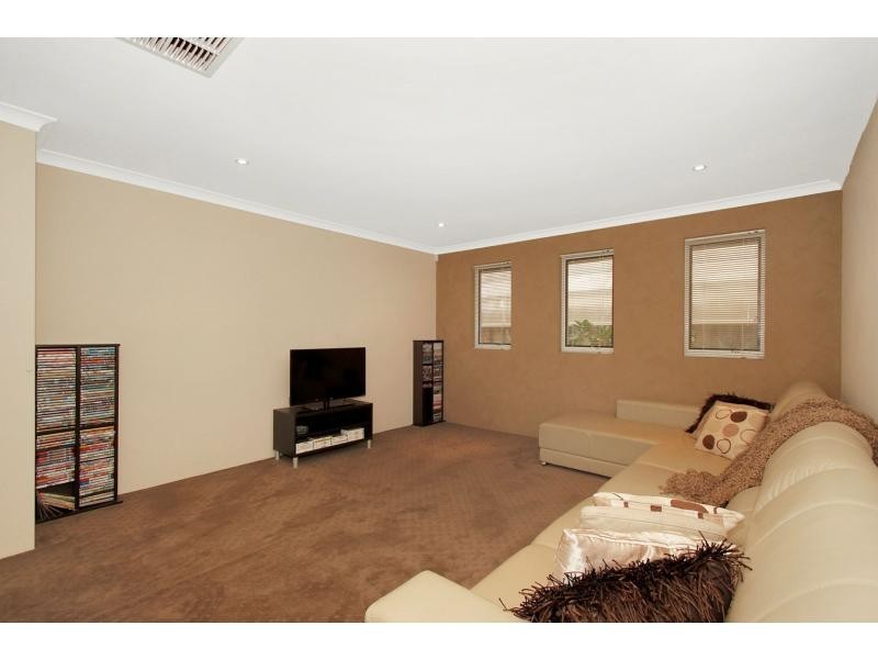 5 Erickson Pass, Ellenbrook WA 6069