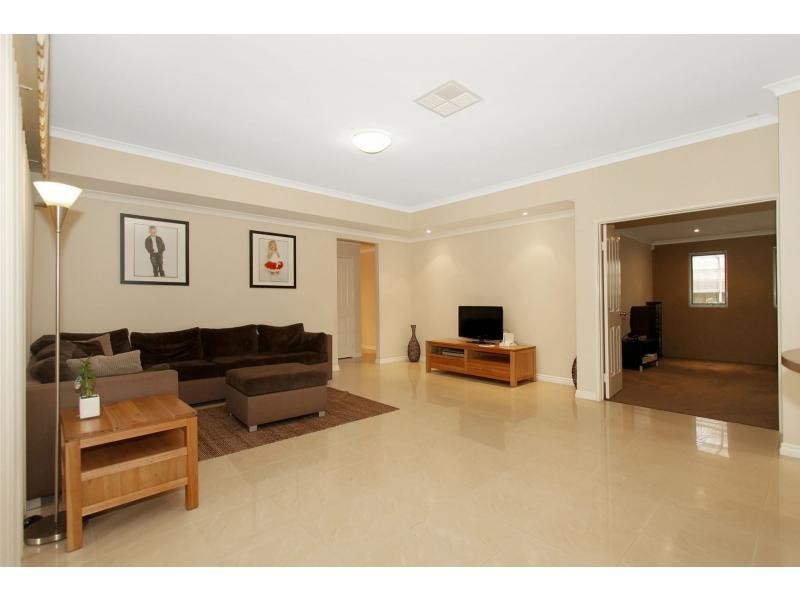 5 Erickson Pass, Ellenbrook WA 6069