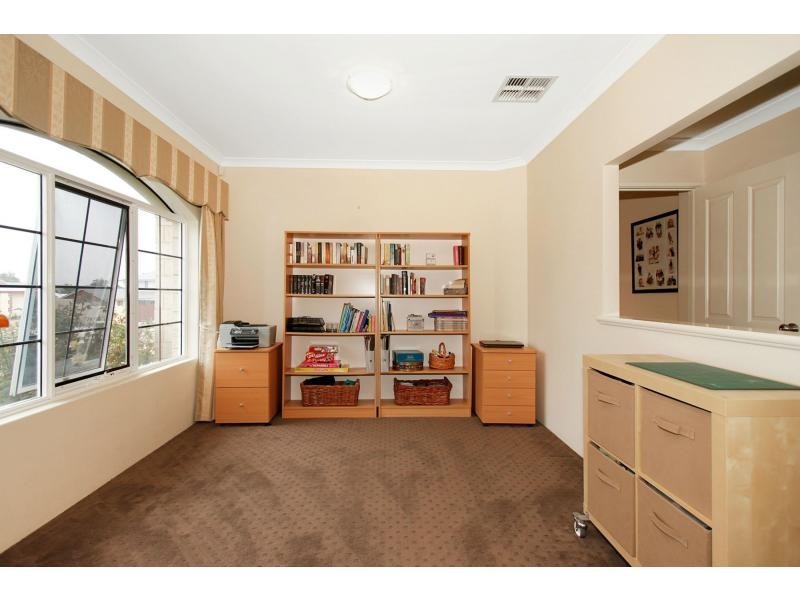 5 Erickson Pass, Ellenbrook WA 6069