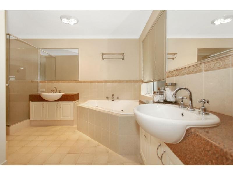5 Erickson Pass, Ellenbrook WA 6069