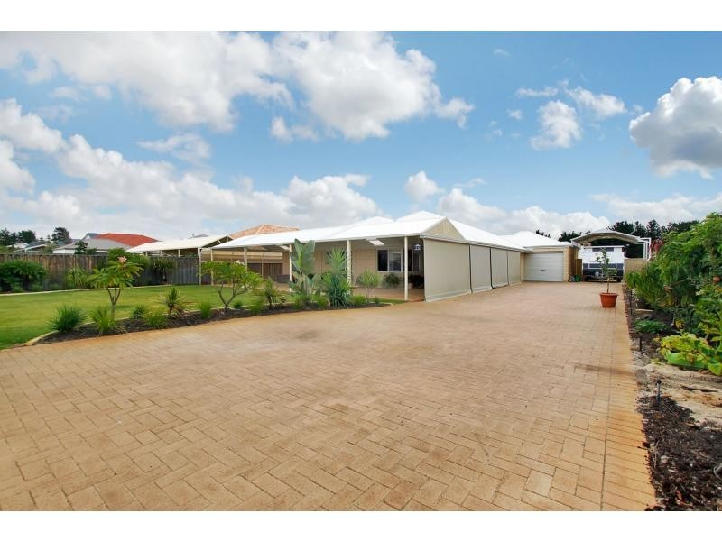 5 Erickson Pass, Ellenbrook WA 6069