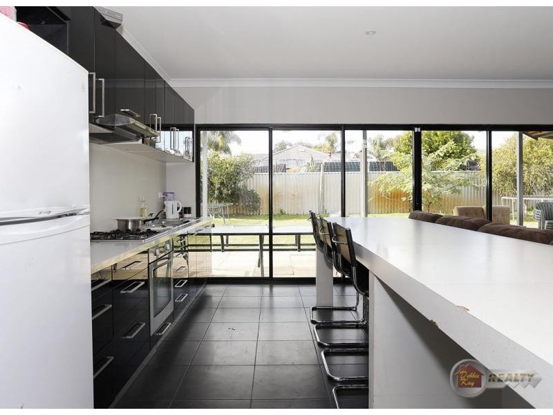 24 Brathwaite Road, Lockridge WA 6054