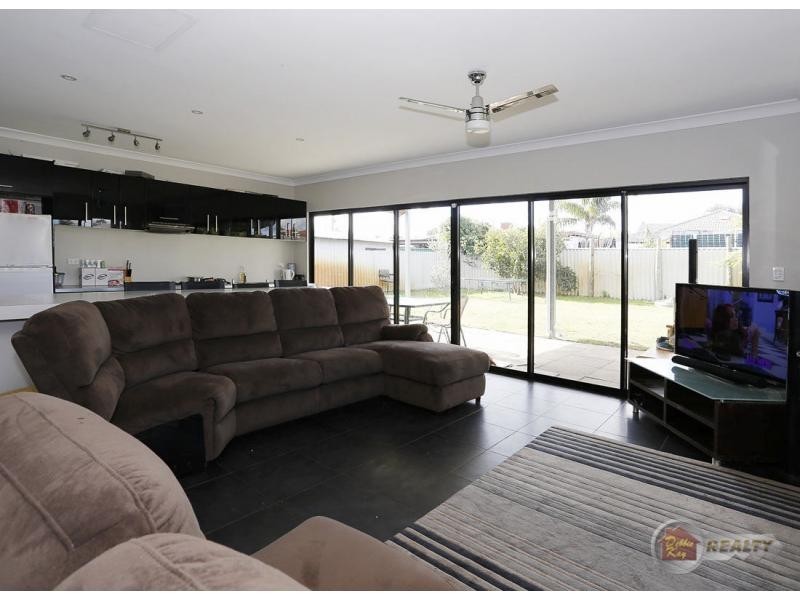 24 Brathwaite Road, Lockridge WA 6054